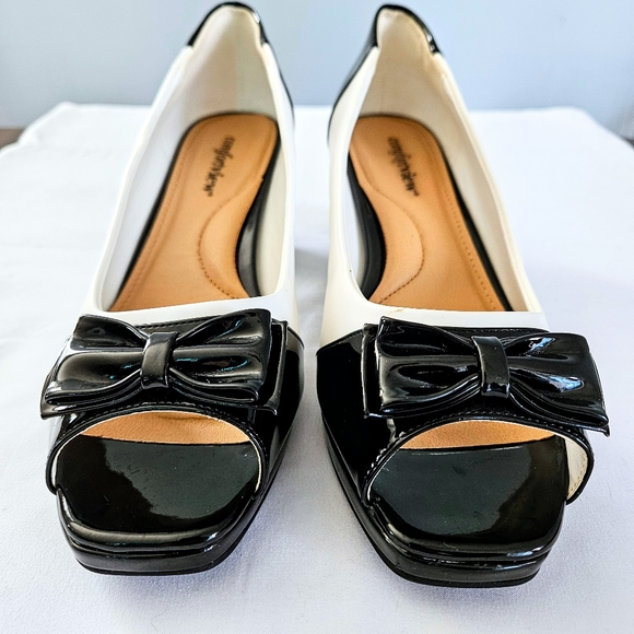 EUC Comfortview Classic B&W Vintage Oxford-style Peep Toe Pumps w/ Bow 9.5 Wide - Picture 3 of 15